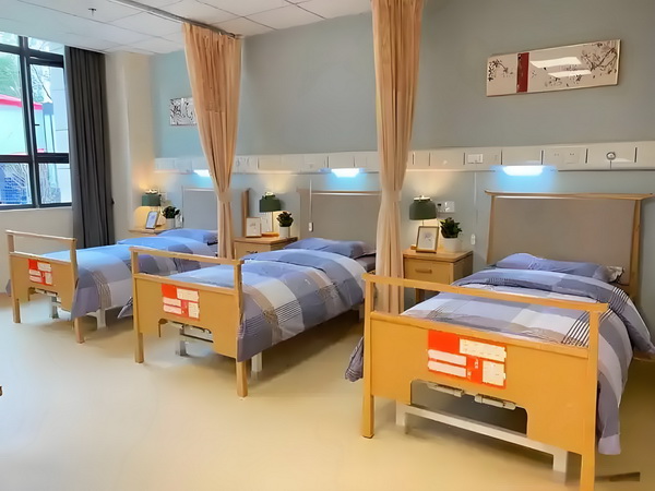 细节藏不住爱！白敬亭晒家意外暴露恋情？